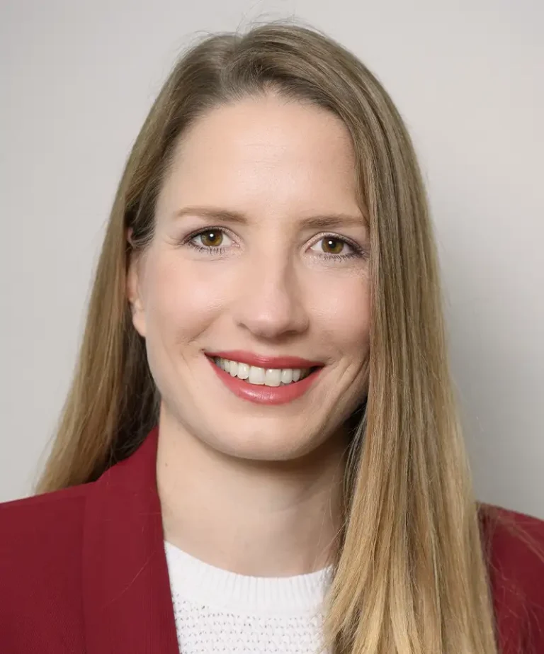 Dr. Julia Schünemann-Fischer